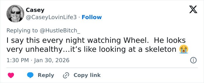 Screenshot of a tweet describing Ryan Seacrest’s extremely skinny face and fans worried about the Hollywood trend.