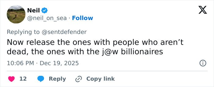 Screenshot of a tweet discussing Michael Jackson’s chilling thoughts on children revealed in secret tapes with Epstein files mentions.
