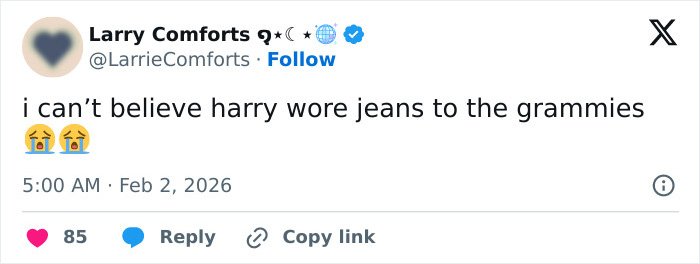 Screenshot of a tweet criticizing Harry Styles for wearing jeans during his on-stage appearance at the 2026 Grammys.