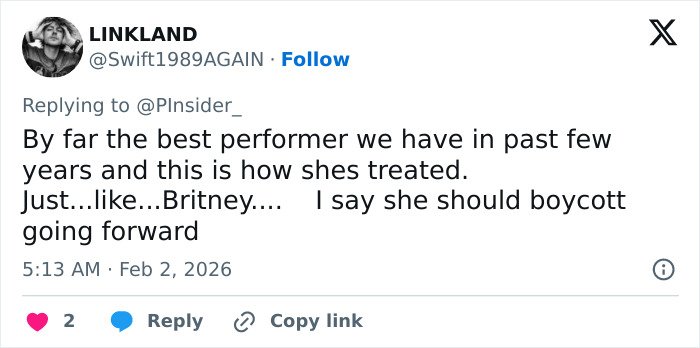 Tweet discussing Sabrina Carpenter's raw reaction and support for her to boycott after multiple Grammy losses.