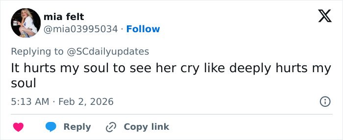 Screenshot of a tweet showing fan reactions to Sabrina Carpenter&rsquo;s raw response after six Grammy losses.