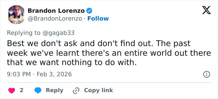 Screenshot of a tweet discussing theories after multiple celebrities were seen with $2 bills at the Grammys.