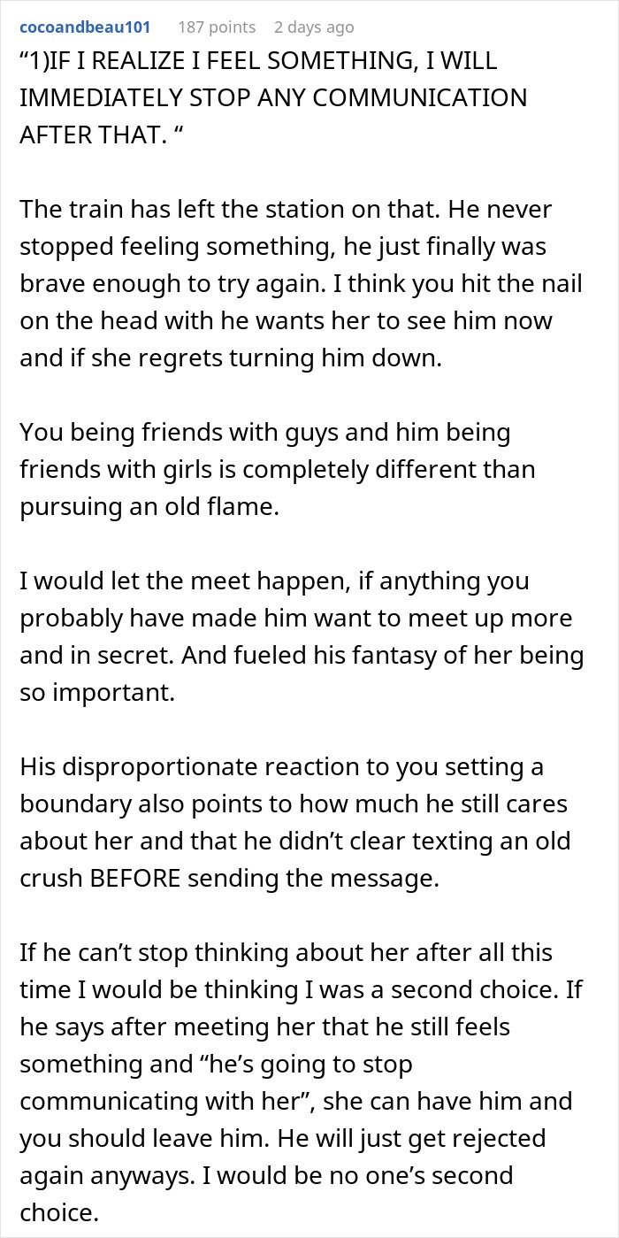 Screenshot of a Reddit comment analyzing a married man texting a woman he loved 15 years ago and relationship boundaries.