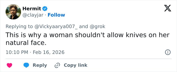 Tweet discussing a woman’s strange behavior during a White House press conference going viral on social media.