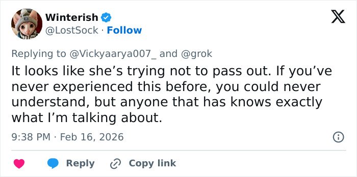 Tweet describing a woman’s strange behavior during White House press conference going viral on social media.