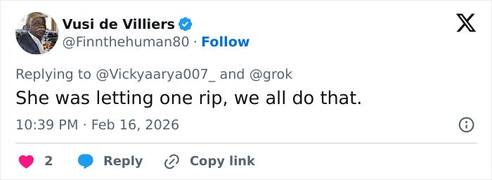 Screenshot of a viral tweet commenting on a woman’s strange behavior during a White House press conference.
