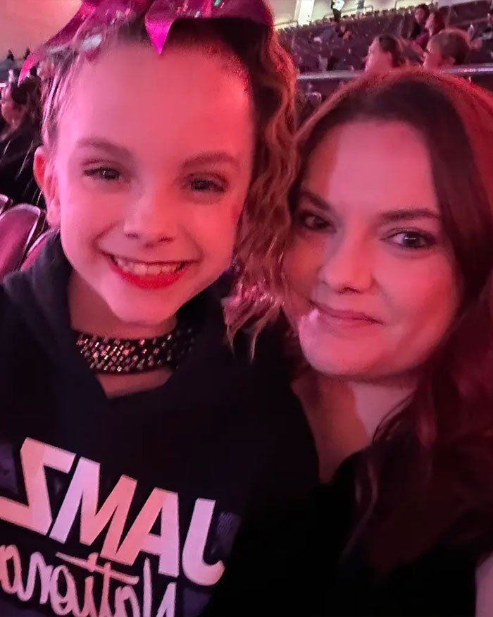 Young dancer and her mother at an event, highlighting Utah dance mom’s mean texts and parent clash in Vegas tragedy context.