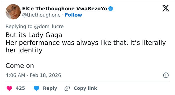 Screenshot of a Twitter reply discussing Lady Gaga&rsquo;s disturbed and confused look and mannerisms during a recent concert.