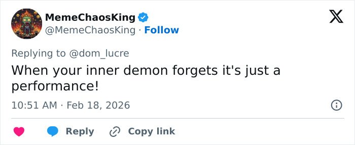 Tweet by MemeChaosKing commenting on Lady Gaga's disturbed and confused scary look and mannerisms during recent concert performance.