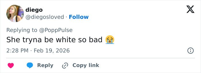 User tweet reacting to Nicki Minaj’s dramatic new look, expressing a critical opinion with an emoji.
