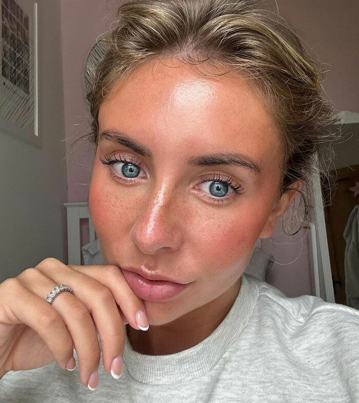 Close-up of Bonnie Blue with blue eyes and natural makeup, highlighting her pregnancy announcement after the 400-men challenge.