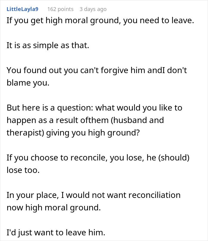 Comment discussing a woman’s reaction to a cheating husband and advice from a fair therapist on moral ground.