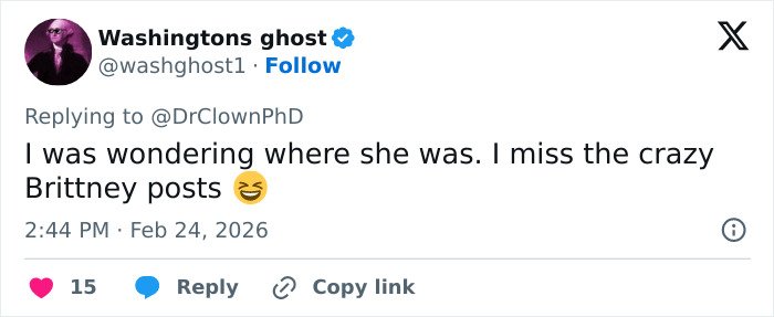 Twitter post mentioning Britney Spears and her dance to Billie Eilish, highlighting a crop top revealing her bra.