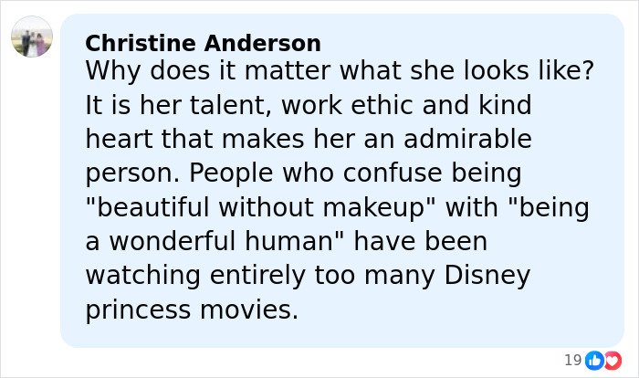 Comment highlighting opinions on Taylor Swift’s makeup-free look and public reactions about her kindness and talent.
