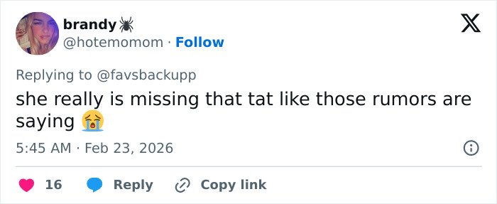 Tweet discussing Selena Gomez's latest swimsuit snaps and fans noticing an odd detail about her tattoo.