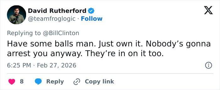 Screenshot of a Twitter reply under Bill Clinton’s account discussing Epstein ties, reflecting public reaction online.