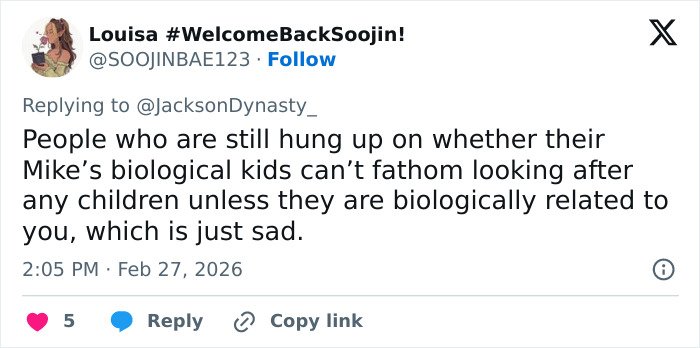 Tweet discussing the biological dad topic related to Paris Jackson and fan reactions after her reunion with Debbie Rowe.