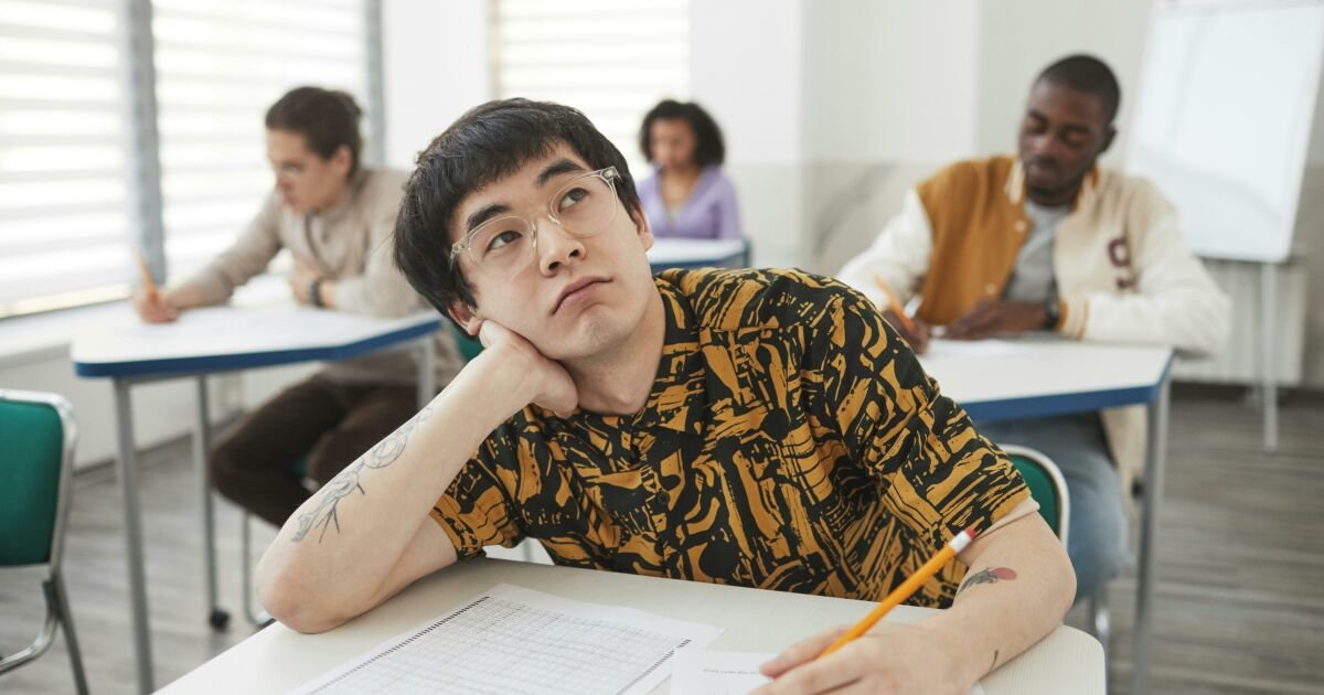 Non-Brits Struggle With These 28 UK School Science Questions: Test Yourself