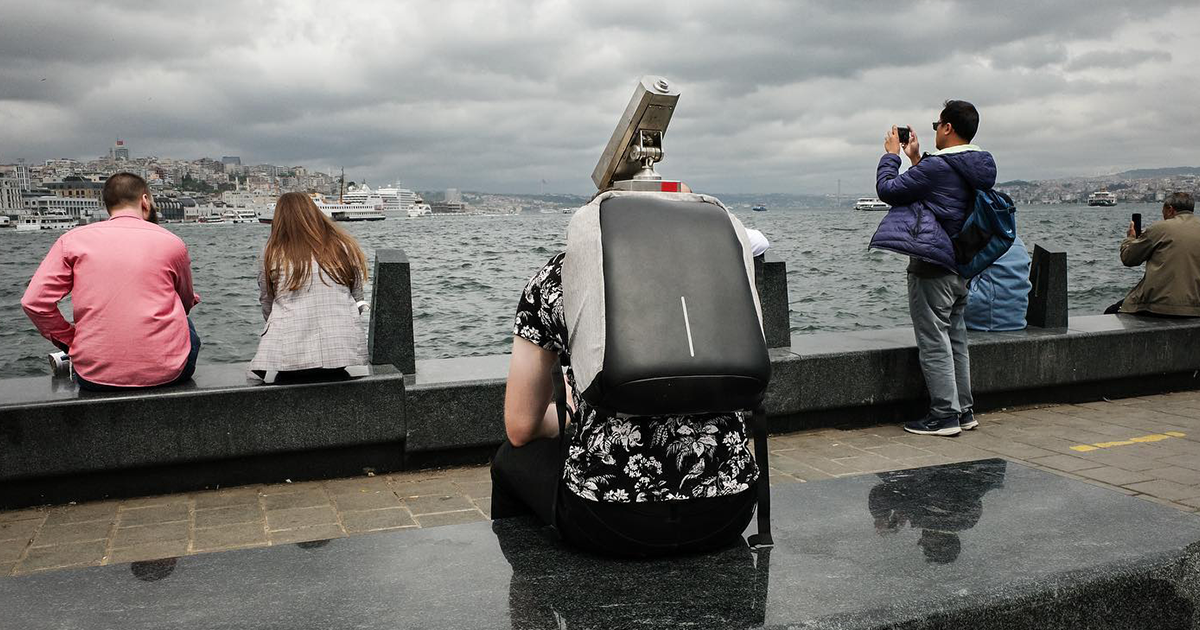 Photographer Captures 29 Spontaneous Moments That Are Too Good To Be Staged
