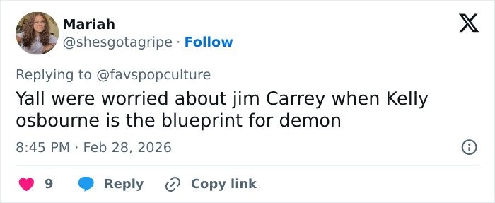 Screenshot of a tweet discussing fans accusing Kelly Osbourne of buccal fat removal after her Brit Awards look.
