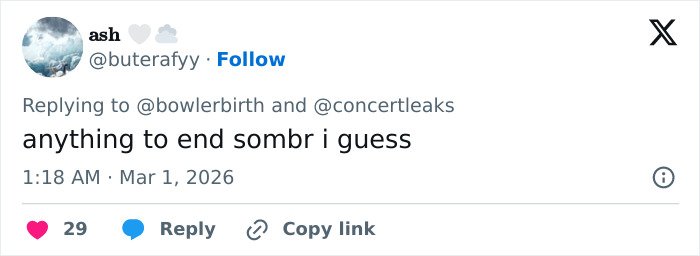 Tweet screenshot showing a user commenting on chaos at Brit Awards as singer gets pushed off stage mid performance.